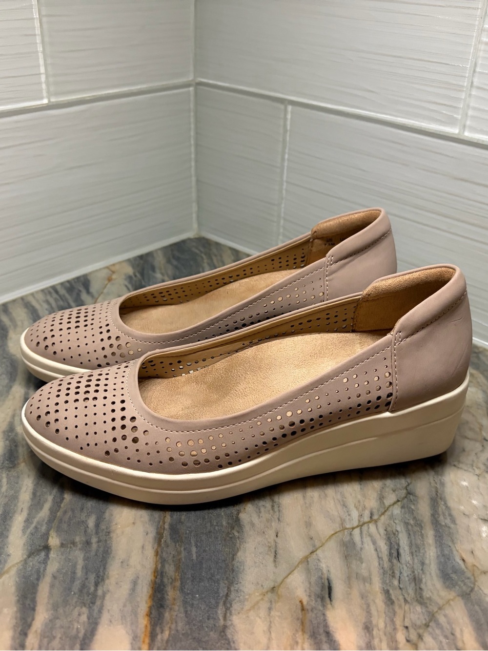 Naturalizer Women Wedge Sandals Pump Slip On Size 7.5 Tan Sand Drift Color